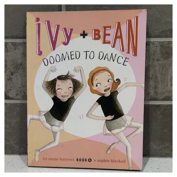 Young Reader 10 Chapter Book Bundle: Amelia Bedelia, Nancy Clancy, Ivy + Bean... - Picture 9 of 11